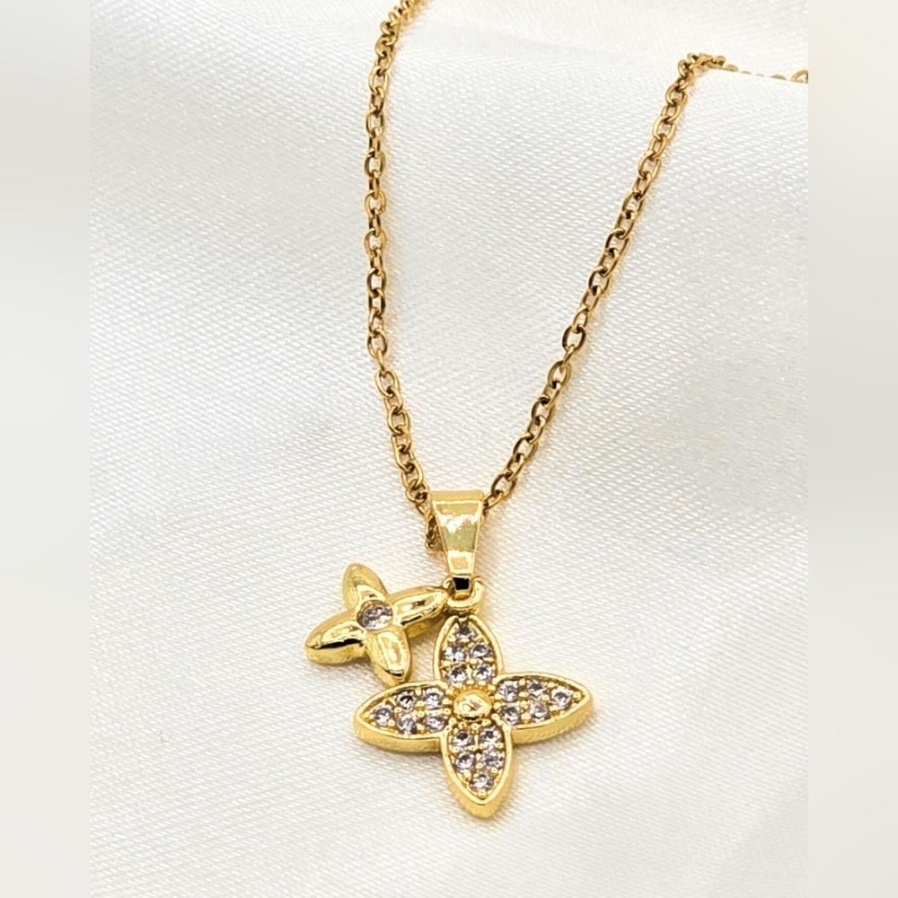 Stainless Steel Sparkly Gold Flower Pendant Necklace - Picture 4 of 12